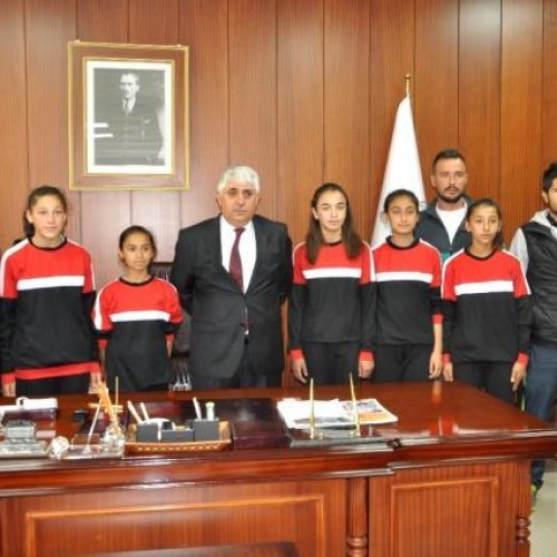 Başkan Şimşek Başarılı Sporcuları Ödüllendirdi